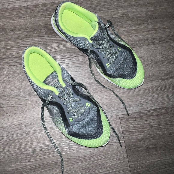 Women’s Nike Tennis Shoes Size 8 - Picture 4 of 4